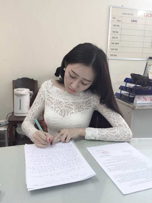 [-]Huỳnh[-]Thuý[-]Anh:[-]Bị[-]phạt[-]vì[-]thi[-]hoa[-]hậu[-]chui,[-]tiếp[-]tục[-]thi[-]chui